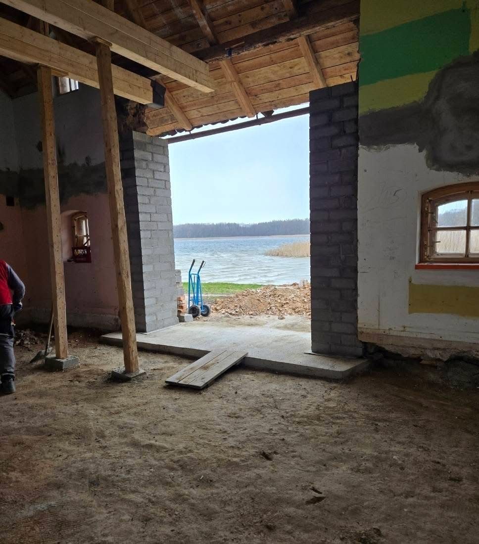 Nowe słupy murowane pod duże przeszklenie